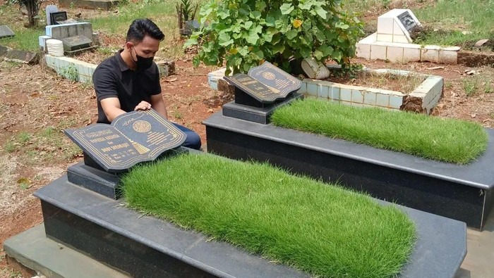 Joddy Ziarah ke Makam> Vanessa-Bibi, Ini Reaksi Fuji & Mayang